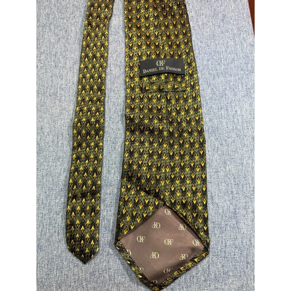 Daniel De Fasson Tie Gold Geometric Stylish Designer Business Dapper 100% Silk